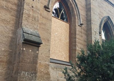 Kirche Sylbach Nikolajev Krieg zerstörte Fenster in der Kirche 2
