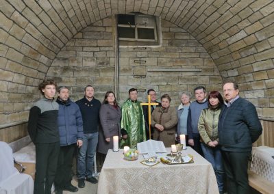 Kirche Sylbach Ukraine Krieg Nikolajev Ostern Gottesdienst Keller Gruppenfoto 2